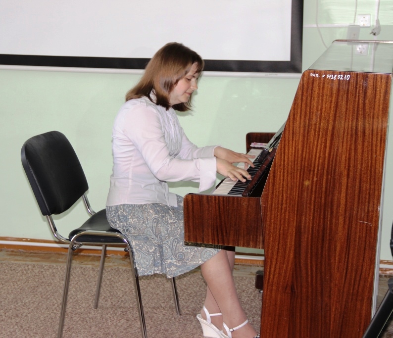 В  библиотеке состоялся фортепианный концерт Анны Мень