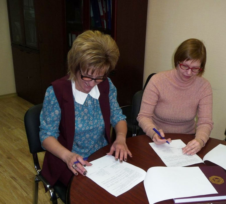 Научная библиотека и Государственный архив Мурманской области заключили договор о сотрудничестве