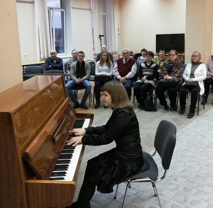 В библиотеке состоялся фортепианный концерт Анны Мень