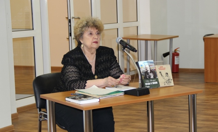 В библиотеке состоялась презентация книги Ивана Николаевича Тимофеева «Следы в жизни»