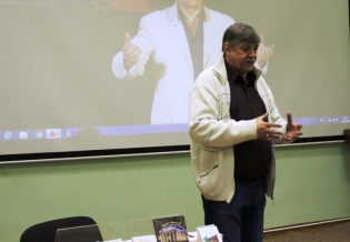 Заслуженный артист России Сергей Гронский  встретился  с мурманчанами в научной библиотеке