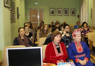 В библиотеке состоялась презентация нового издания Мурманского центра народов Севера