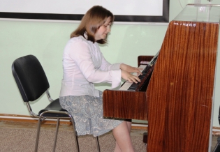 В  библиотеке состоялся фортепианный концерт Анны Мень