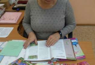 Библиотека организовала выездную выставку периодических изданий  в помощь учителям