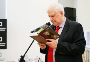 Почетный гражданин города-героя Мурманска Владимир Ильич Горячкин  представил мурманчанам свою новую книгу «Да! Это жизнь»